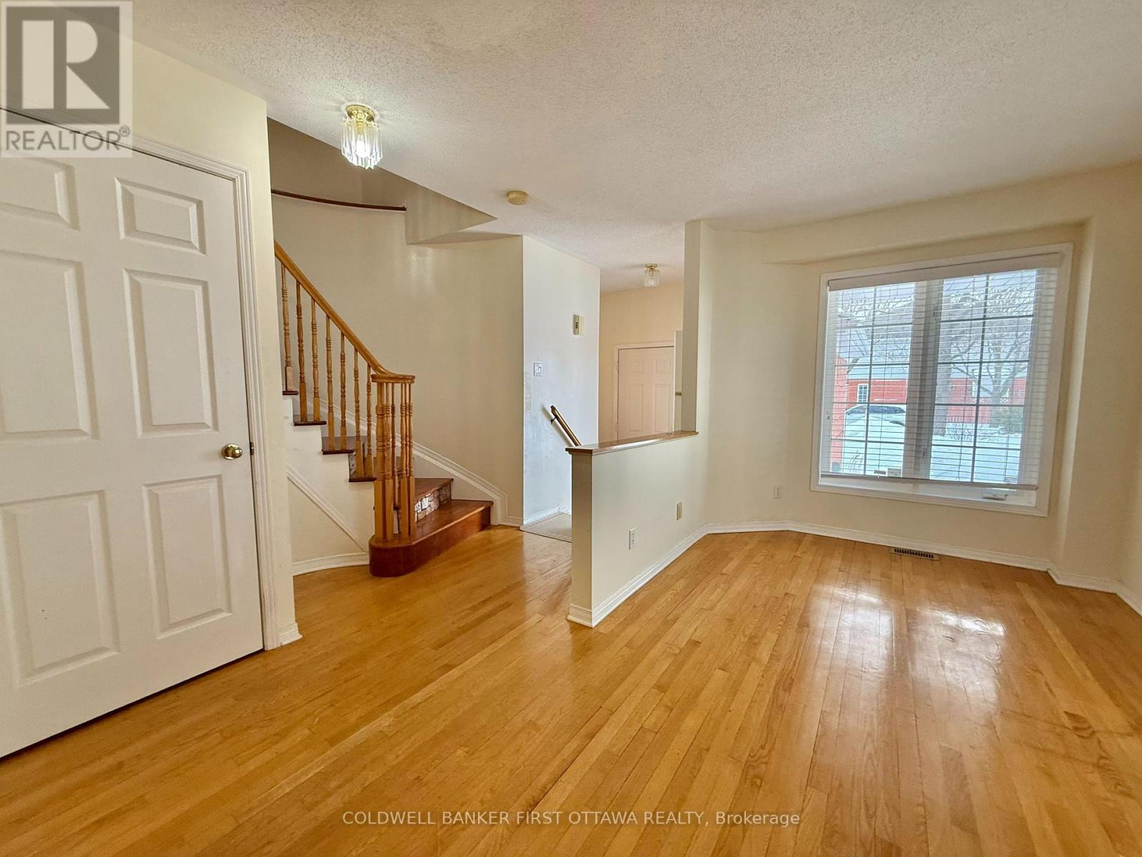 70 Trump Avenue, Ottawa, Ontario  K2C 4A4 - Photo 4 - X12796058