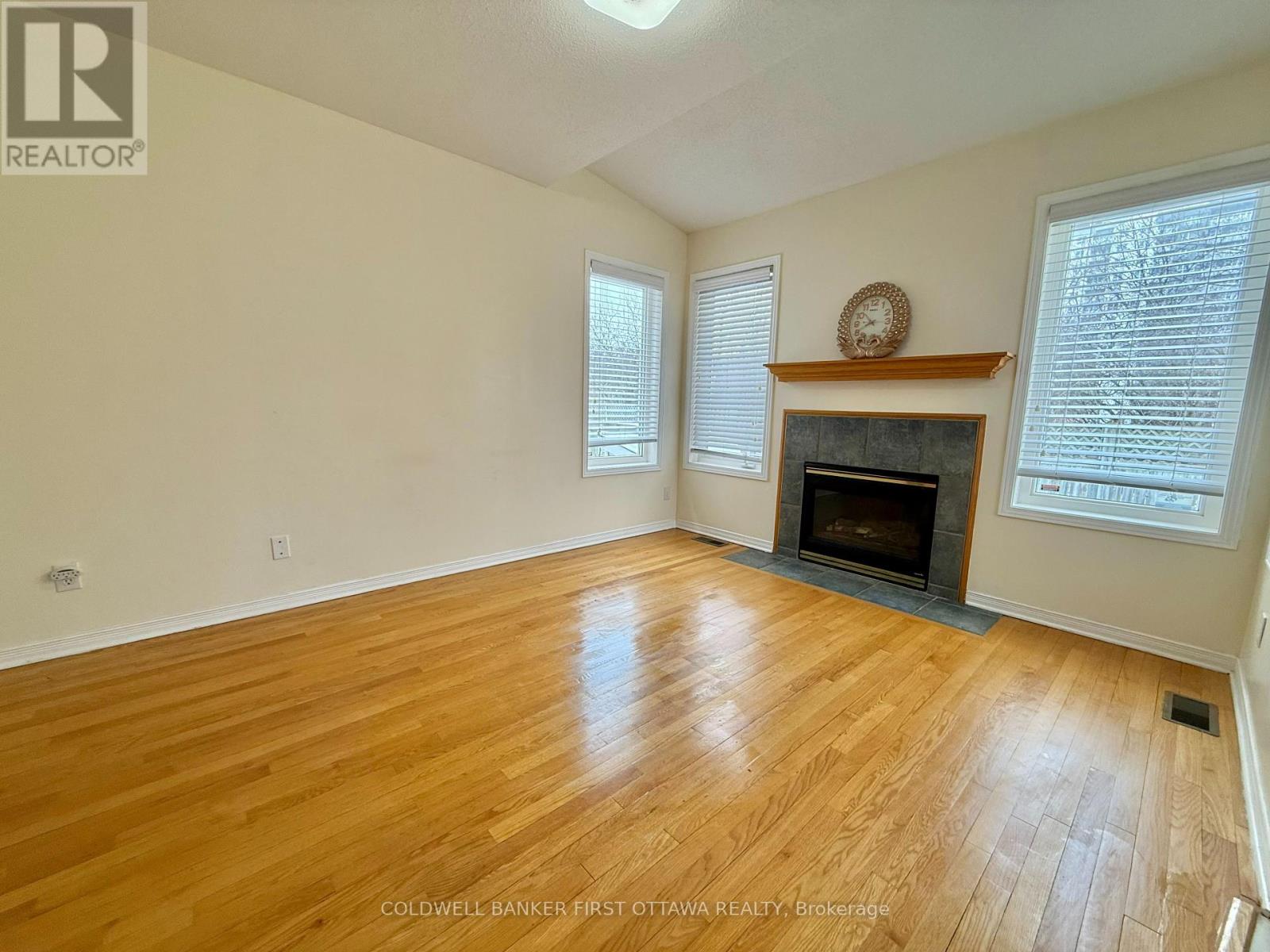 70 Trump Avenue, Ottawa, Ontario  K2C 4A4 - Photo 5 - X12796058