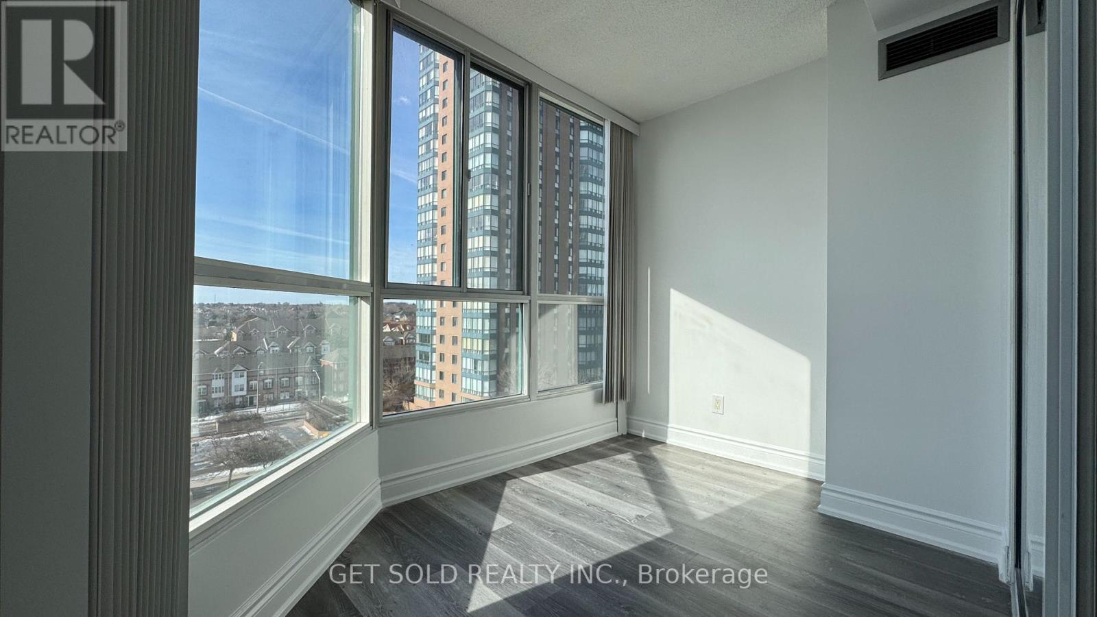 702 - 145 Hillcrest Avenue, Mississauga, Ontario  L5B 3Z1 - Photo 11 - W12769640