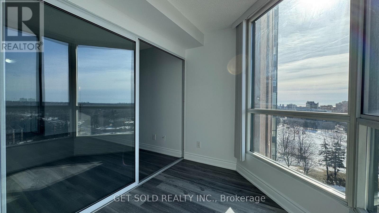 702 - 145 Hillcrest Avenue, Mississauga, Ontario  L5B 3Z1 - Photo 12 - W12769640