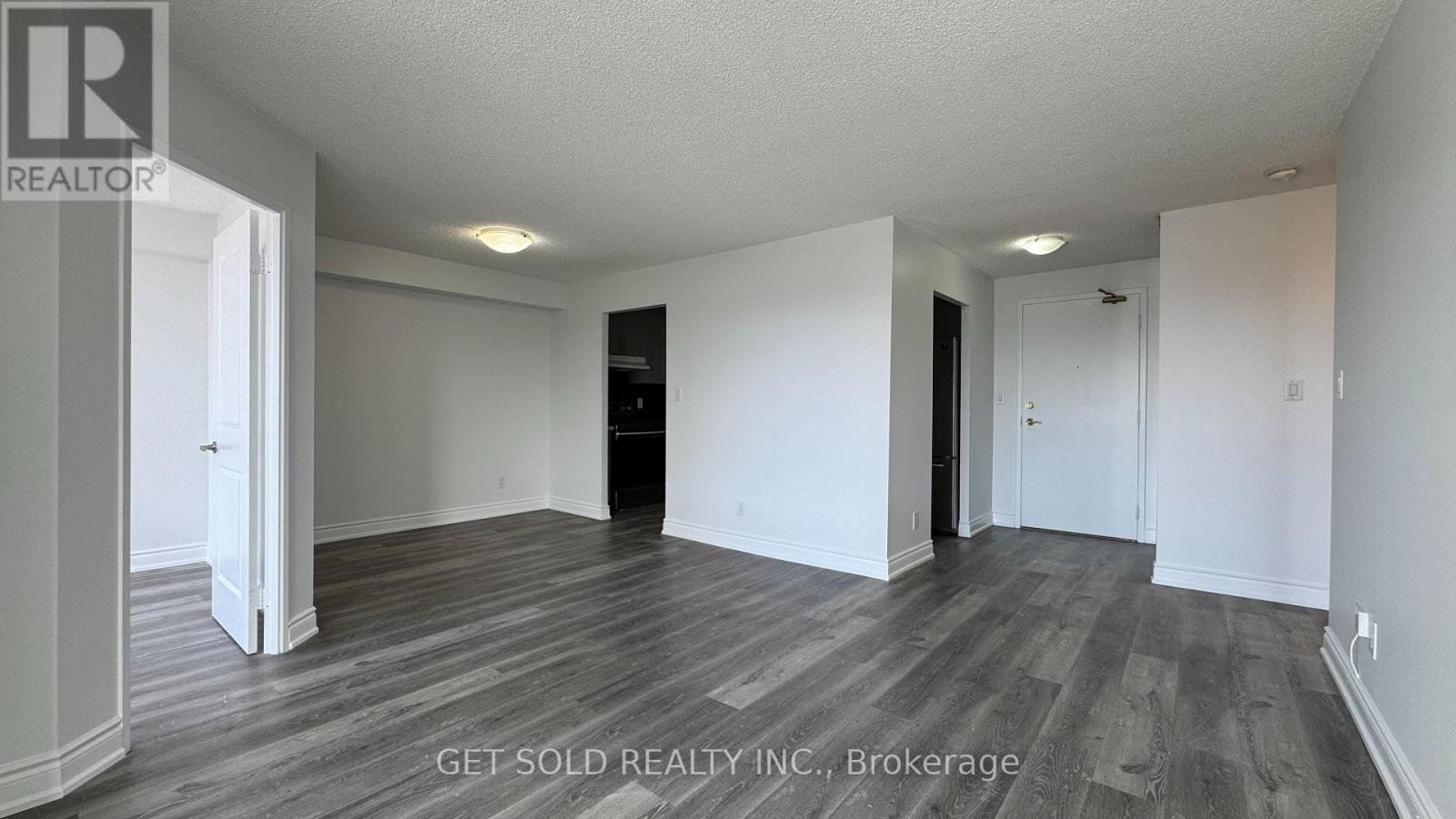 702 - 145 Hillcrest Avenue, Mississauga, Ontario  L5B 3Z1 - Photo 5 - W12769640