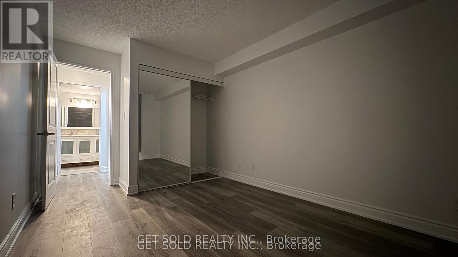 702 - 145 Hillcrest Avenue, Mississauga, Ontario  L5B 3Z1 - Photo 7 - W12769640