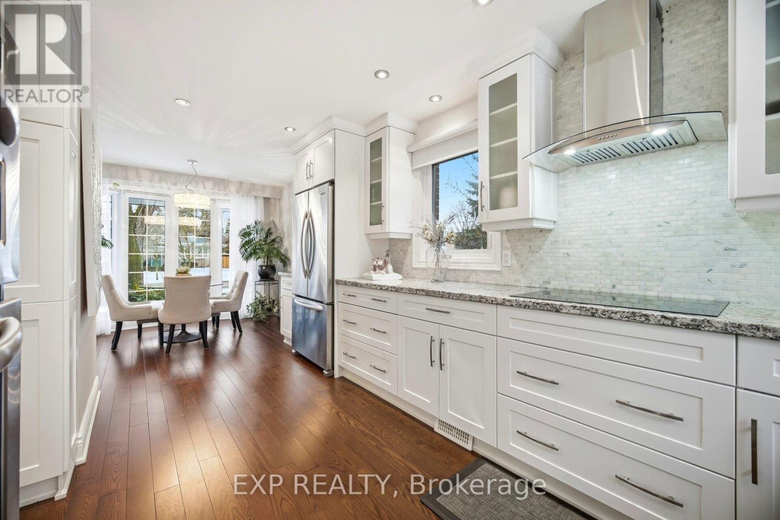 298 Edrich Court, Mississauga, Ontario  L5A 1R3 - Photo 13 - W12795630