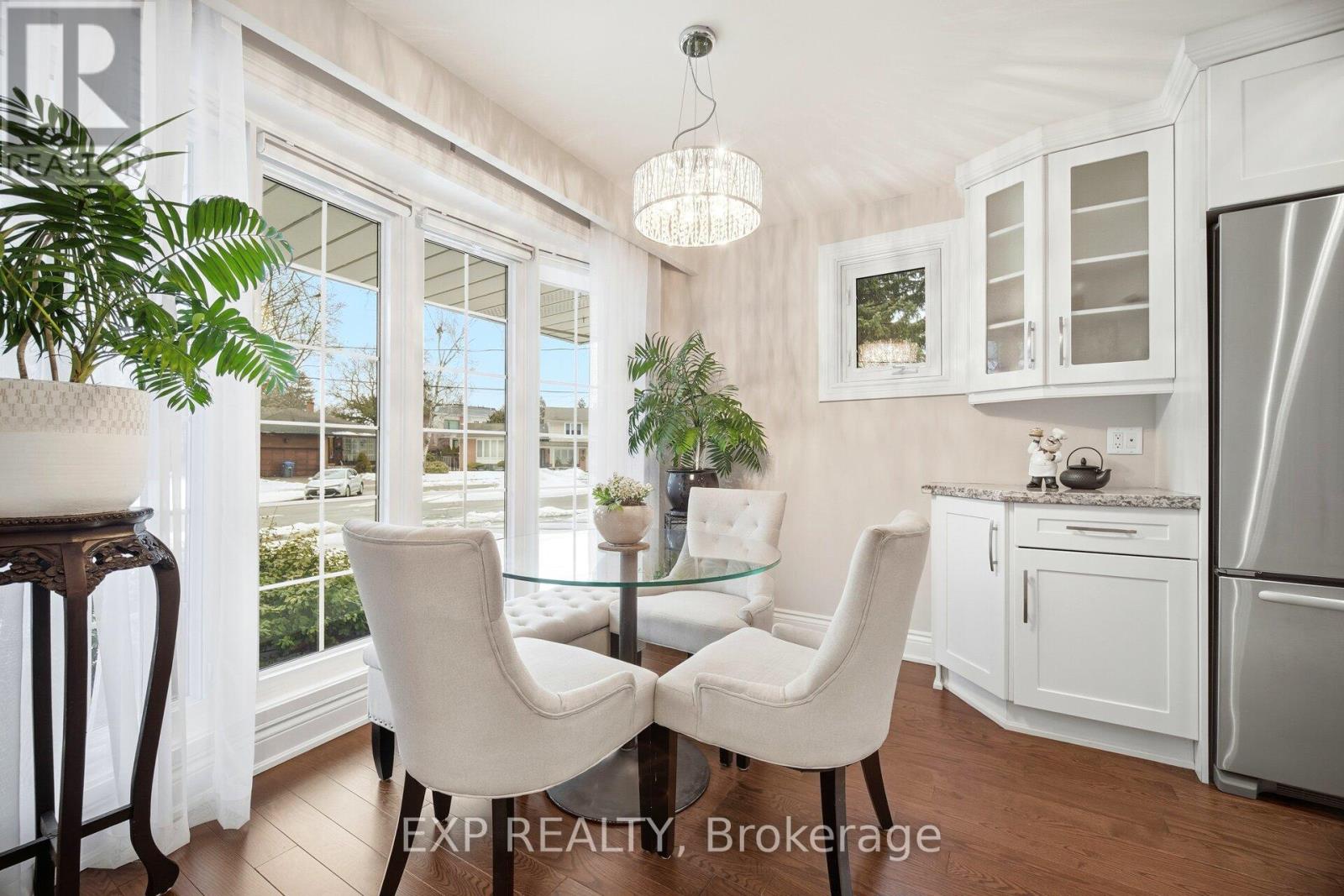 298 Edrich Court, Mississauga, Ontario  L5A 1R3 - Photo 16 - W12795630