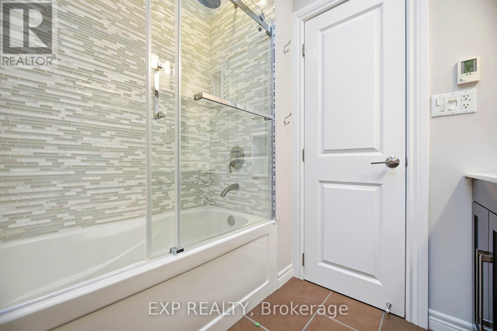 298 Edrich Court, Mississauga, Ontario  L5A 1R3 - Photo 25 - W12795630