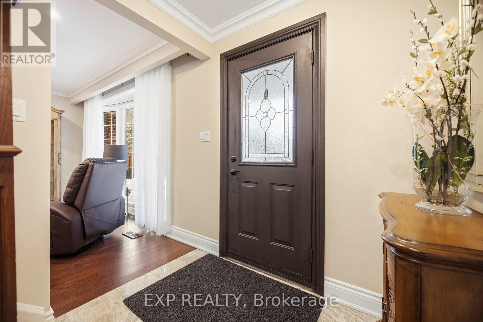 298 Edrich Court, Mississauga, Ontario  L5A 1R3 - Photo 5 - W12795630