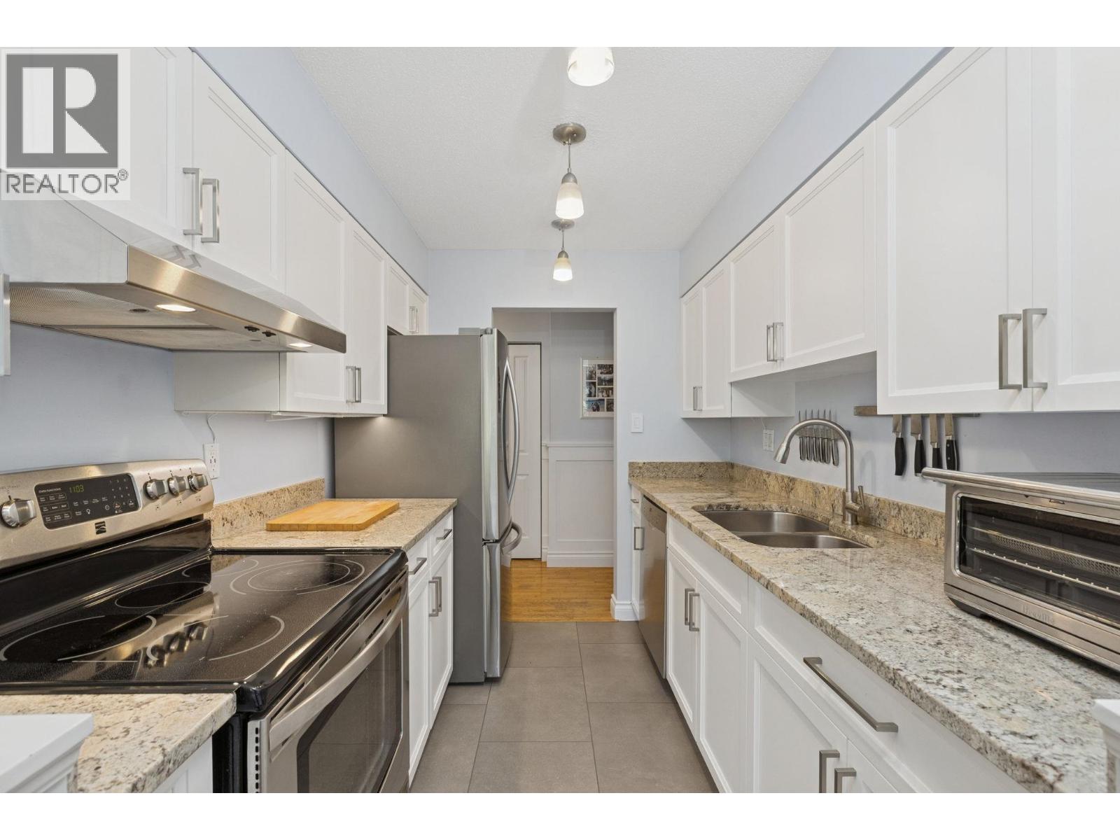 214 555 W 28th Street, North Vancouver, British Columbia  V7N 2J7 - Photo 11 - R3090117