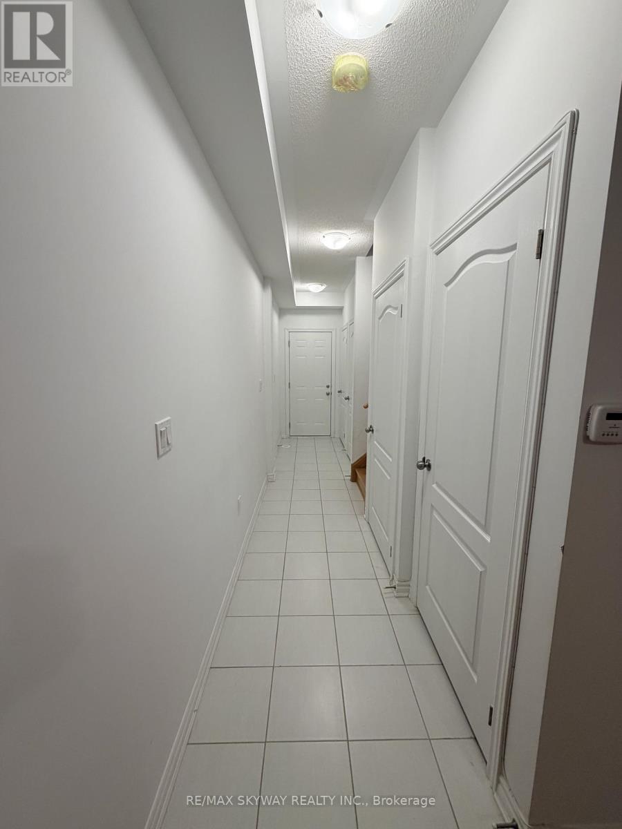 16 Joseph Halbert Place, Caledon, Ontario  L7C 4L5 - Photo 3 - W12795736