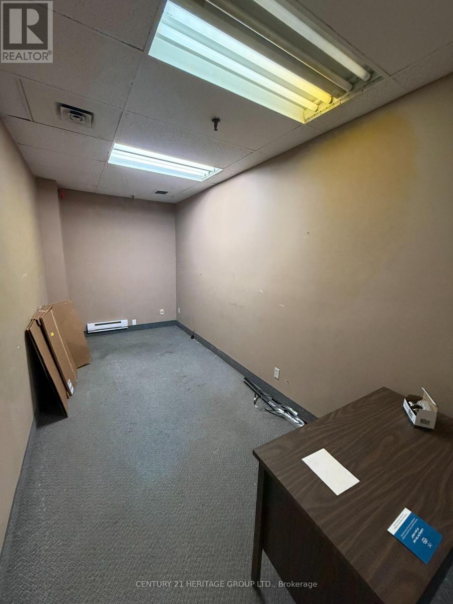 202 D - 4544 Dufferin Street W, Toronto, Ontario  M3H 5X2 - Photo 2 - W12796060