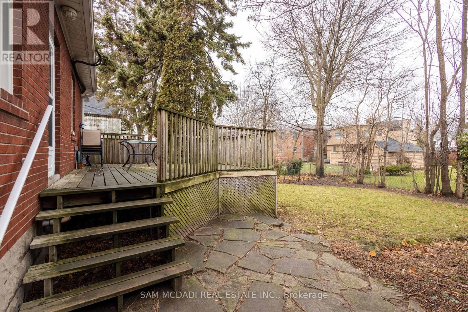 11 Brant Avenue, Mississauga, Ontario  L5G 3N9 - Photo 3 - W12796062