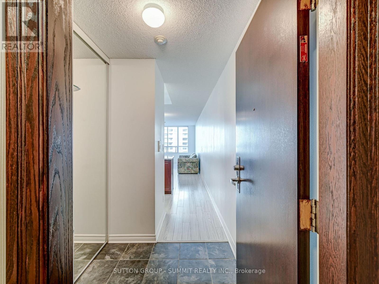 701 - 335 Rathburn Road W, Mississauga, Ontario  L5B 0C8 - Photo 10 - W12796092