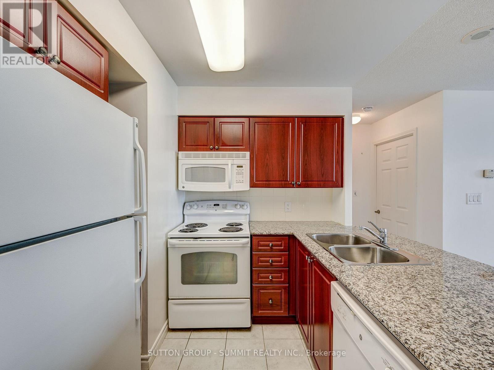 701 - 335 Rathburn Road W, Mississauga, Ontario  L5B 0C8 - Photo 14 - W12796092