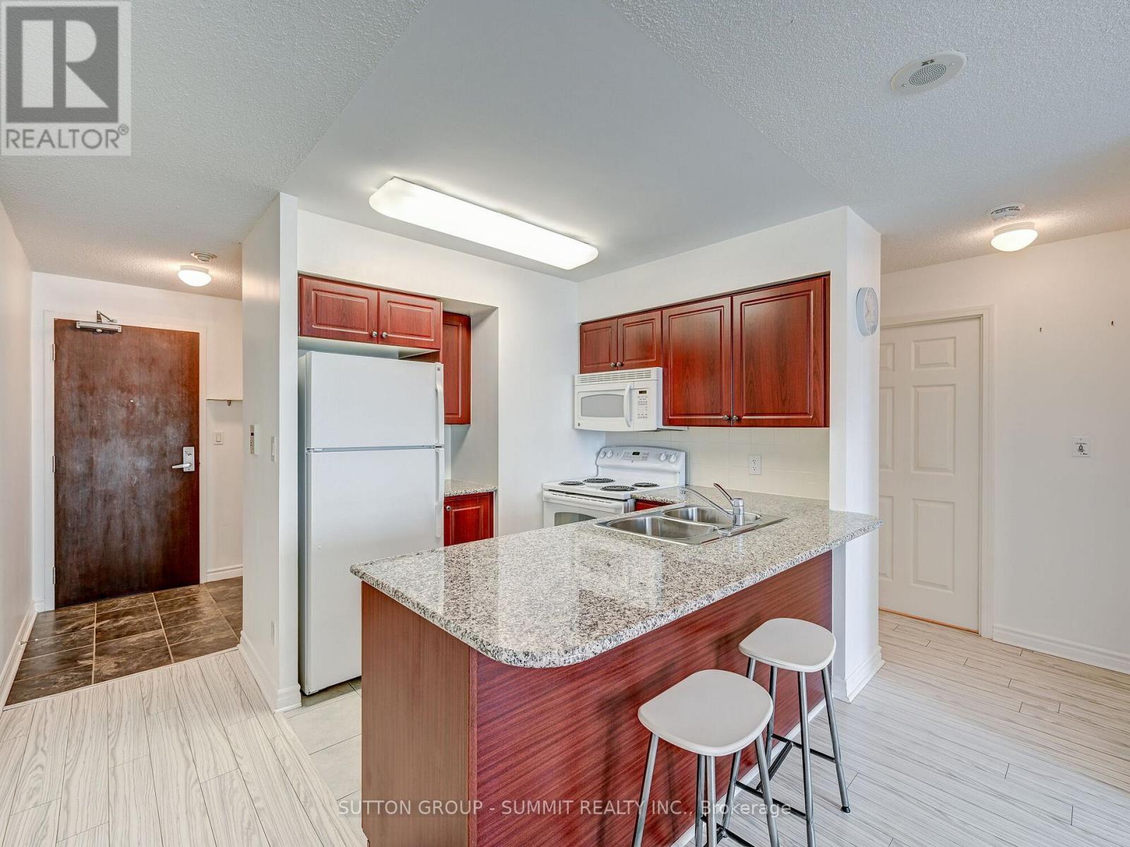 701 - 335 Rathburn Road W, Mississauga, Ontario  L5B 0C8 - Photo 17 - W12796092