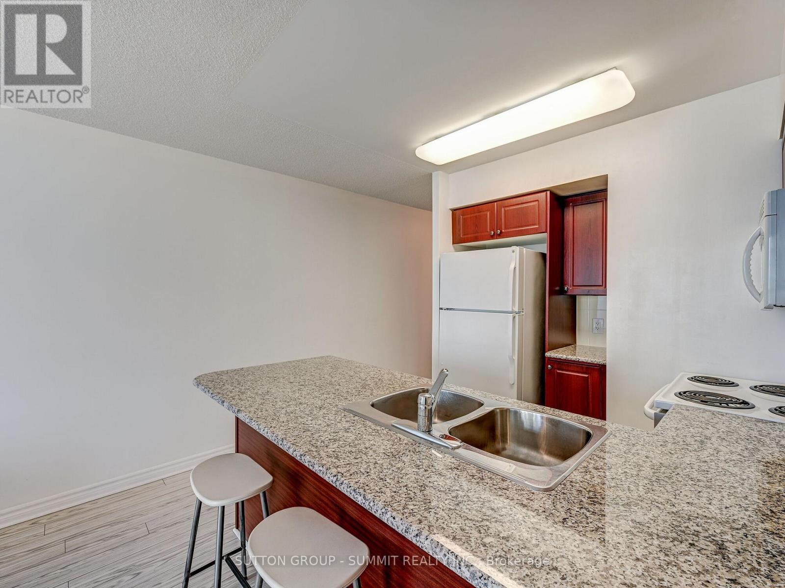 701 - 335 Rathburn Road W, Mississauga, Ontario  L5B 0C8 - Photo 19 - W12796092