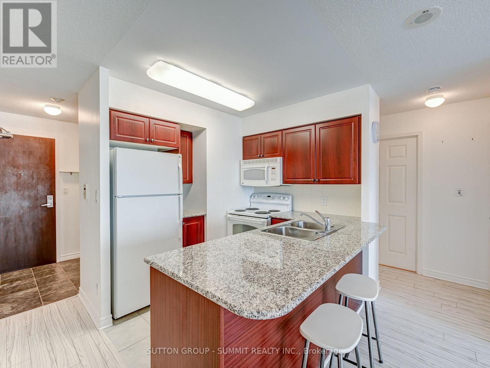 701 - 335 Rathburn Road W, Mississauga, Ontario  L5B 0C8 - Photo 20 - W12796092