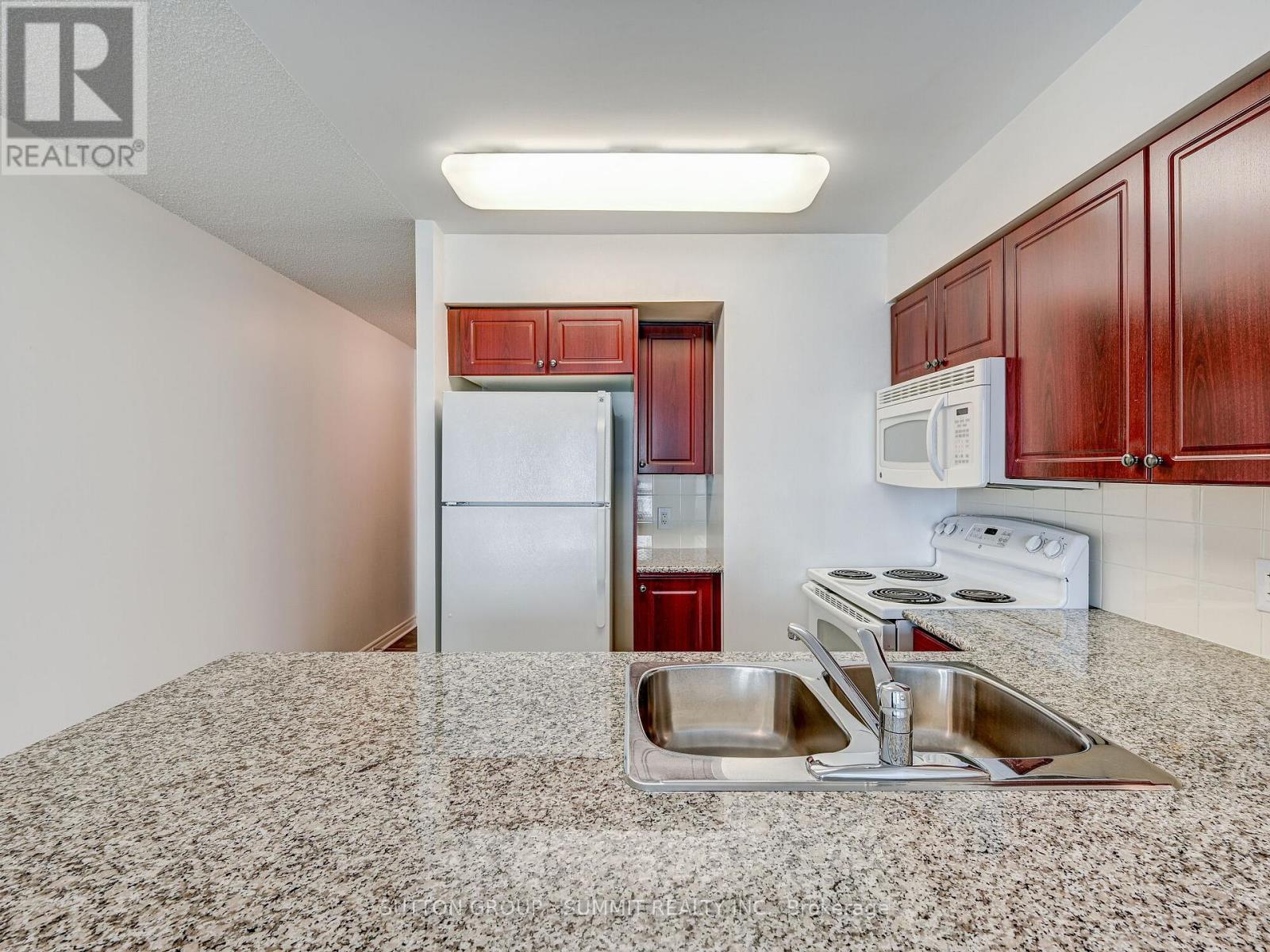 701 - 335 Rathburn Road W, Mississauga, Ontario  L5B 0C8 - Photo 21 - W12796092