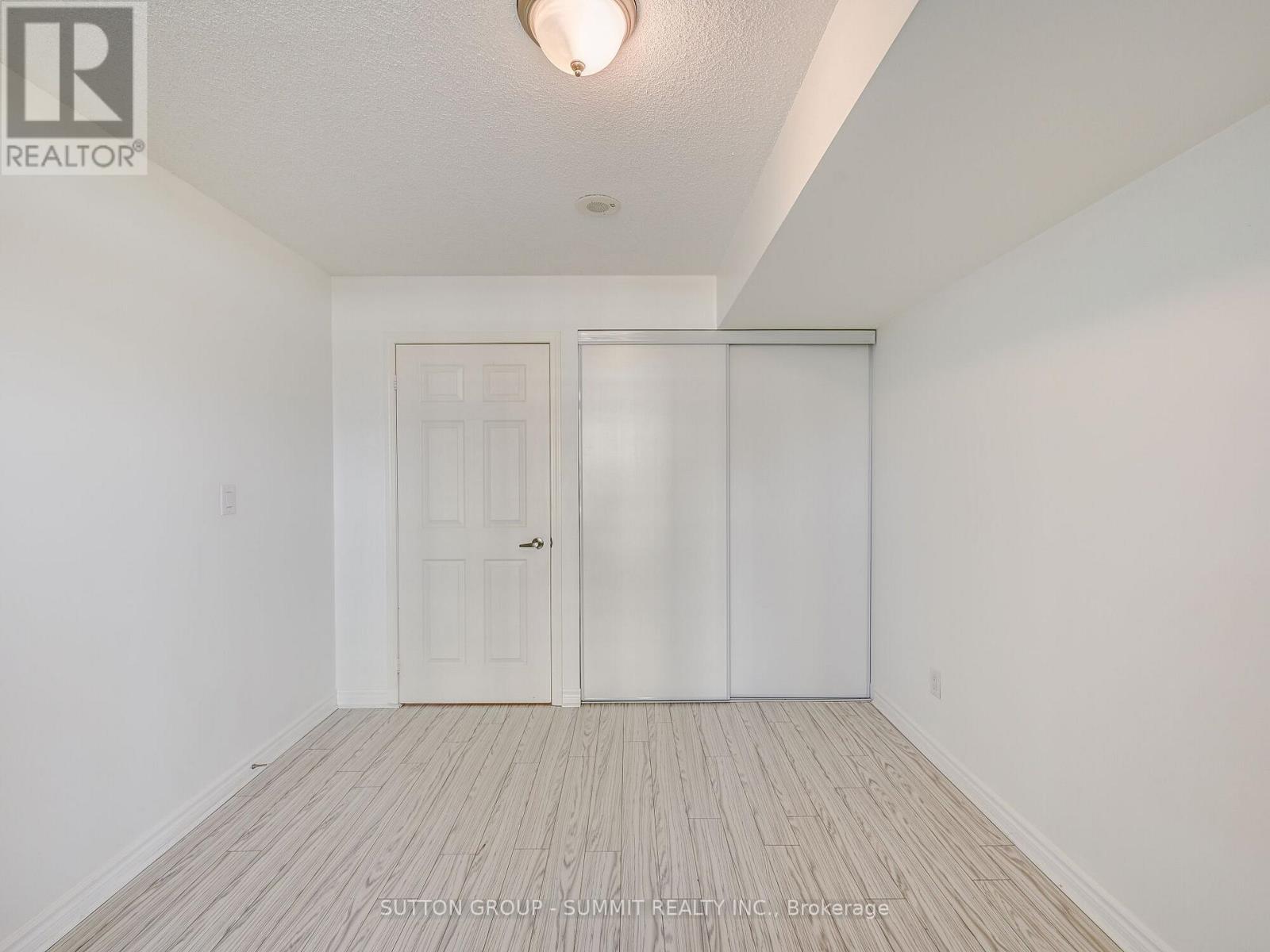 701 - 335 Rathburn Road W, Mississauga, Ontario  L5B 0C8 - Photo 34 - W12796092