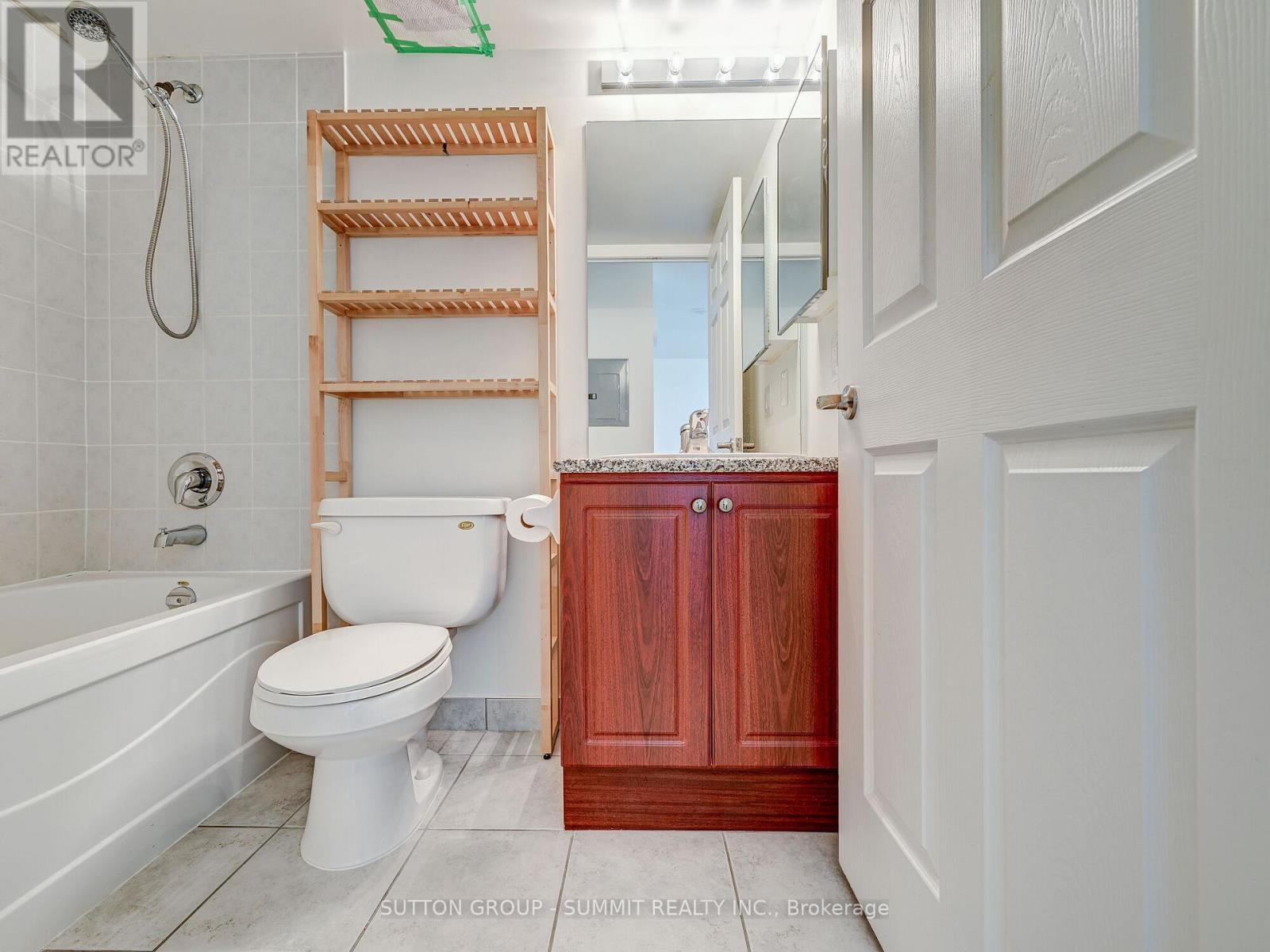 701 - 335 Rathburn Road W, Mississauga, Ontario  L5B 0C8 - Photo 35 - W12796092