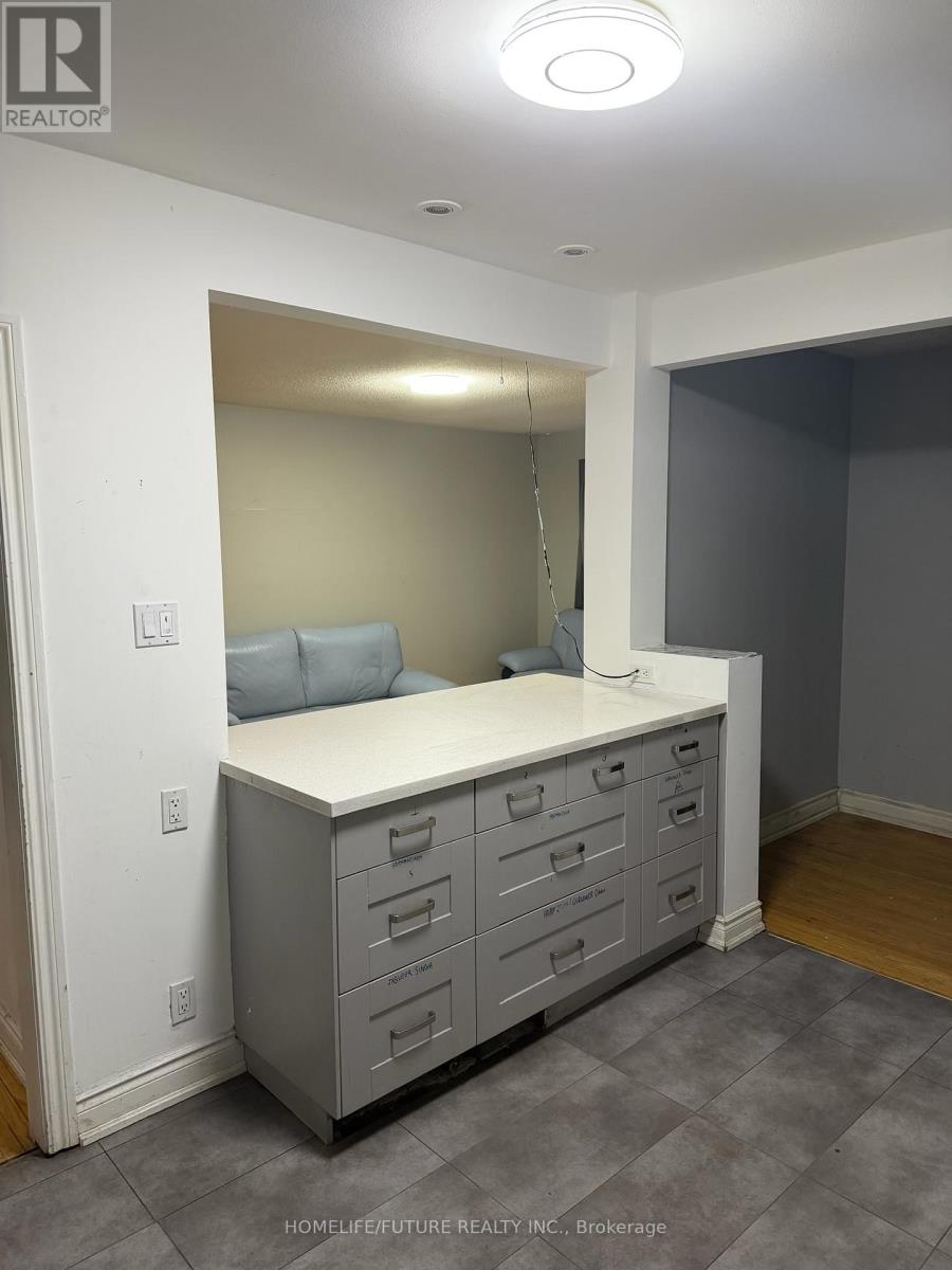 13 Bromley Crescent, Brampton (Avondale), Ontario  L6T 1Z2 - Photo 10 - W12796118