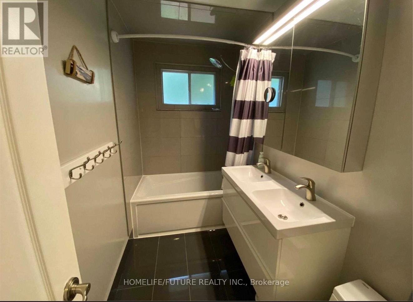 13 Bromley Crescent, Brampton (Avondale), Ontario  L6T 1Z2 - Photo 15 - W12796118