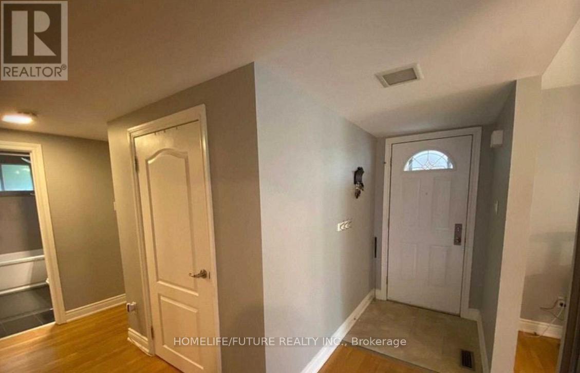 13 Bromley Crescent, Brampton (Avondale), Ontario  L6T 1Z2 - Photo 5 - W12796118