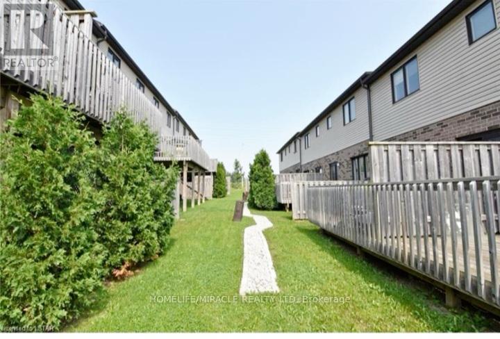 1050 Oakcrossing Gate, London North, Ontario  N6H 0E9 - Photo 9 - X12796078