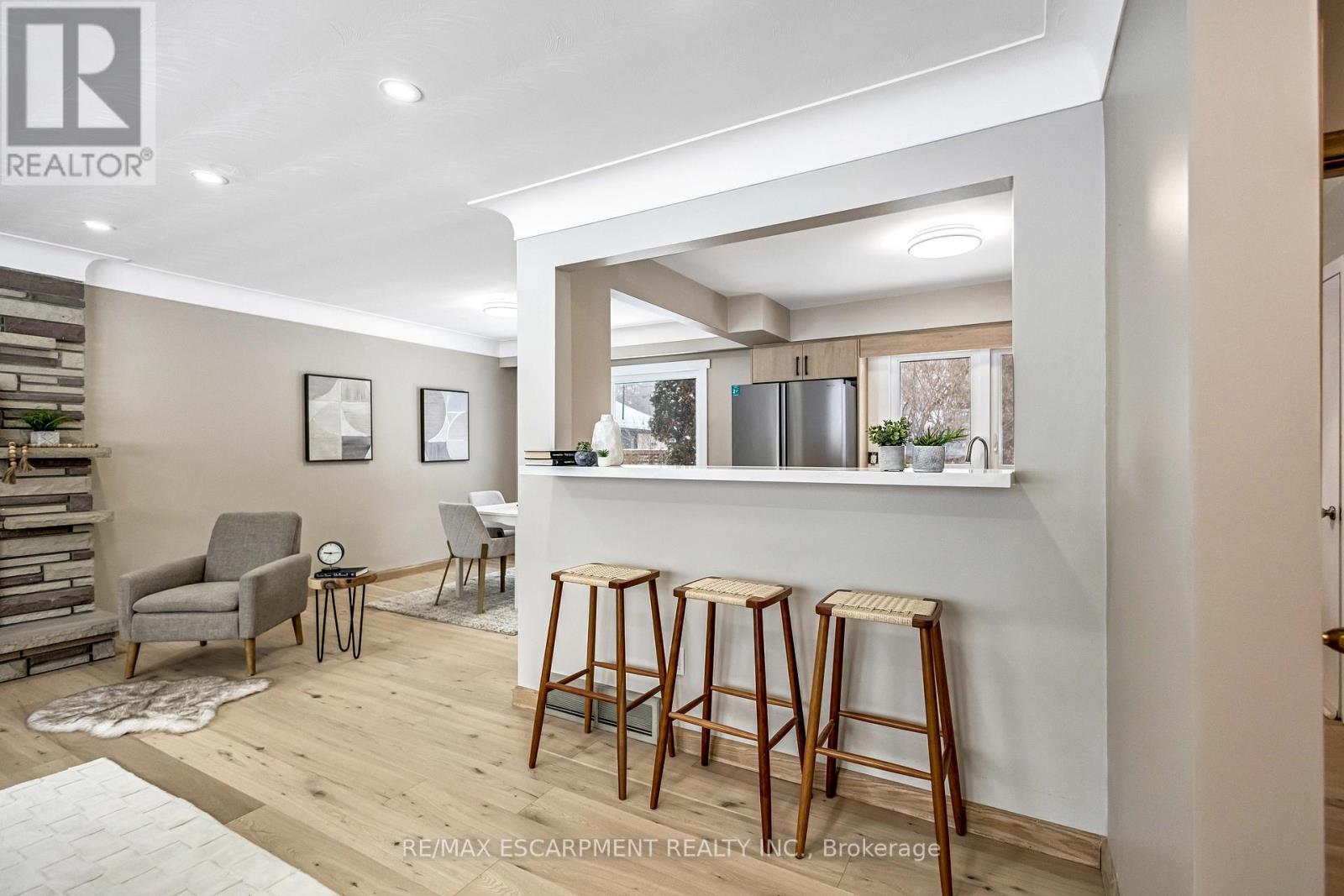 626 Iroquois Avenue, Hamilton (Ancaster), Ontario  L9G 3B4 - Photo 11 - X12796098