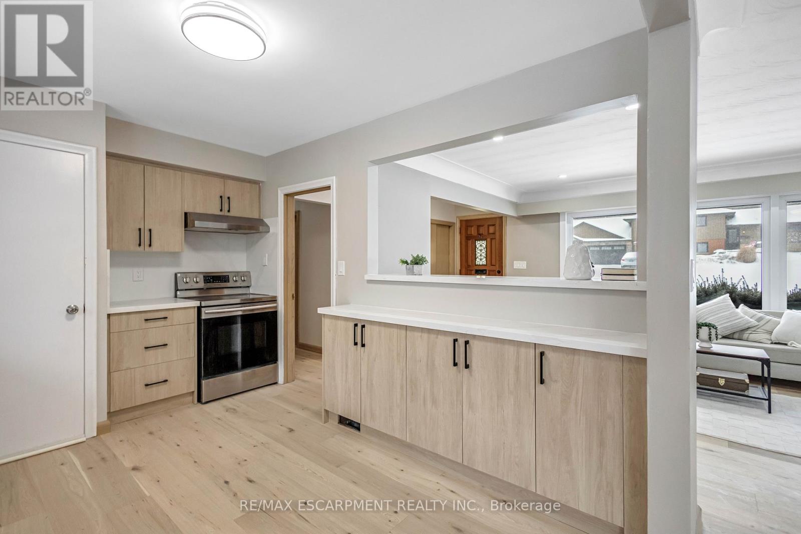 626 Iroquois Avenue, Hamilton (Ancaster), Ontario  L9G 3B4 - Photo 17 - X12796098