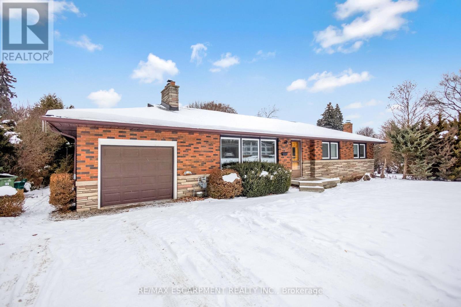 626 Iroquois Avenue, Hamilton (Ancaster), Ontario  L9G 3B4 - Photo 2 - X12796098