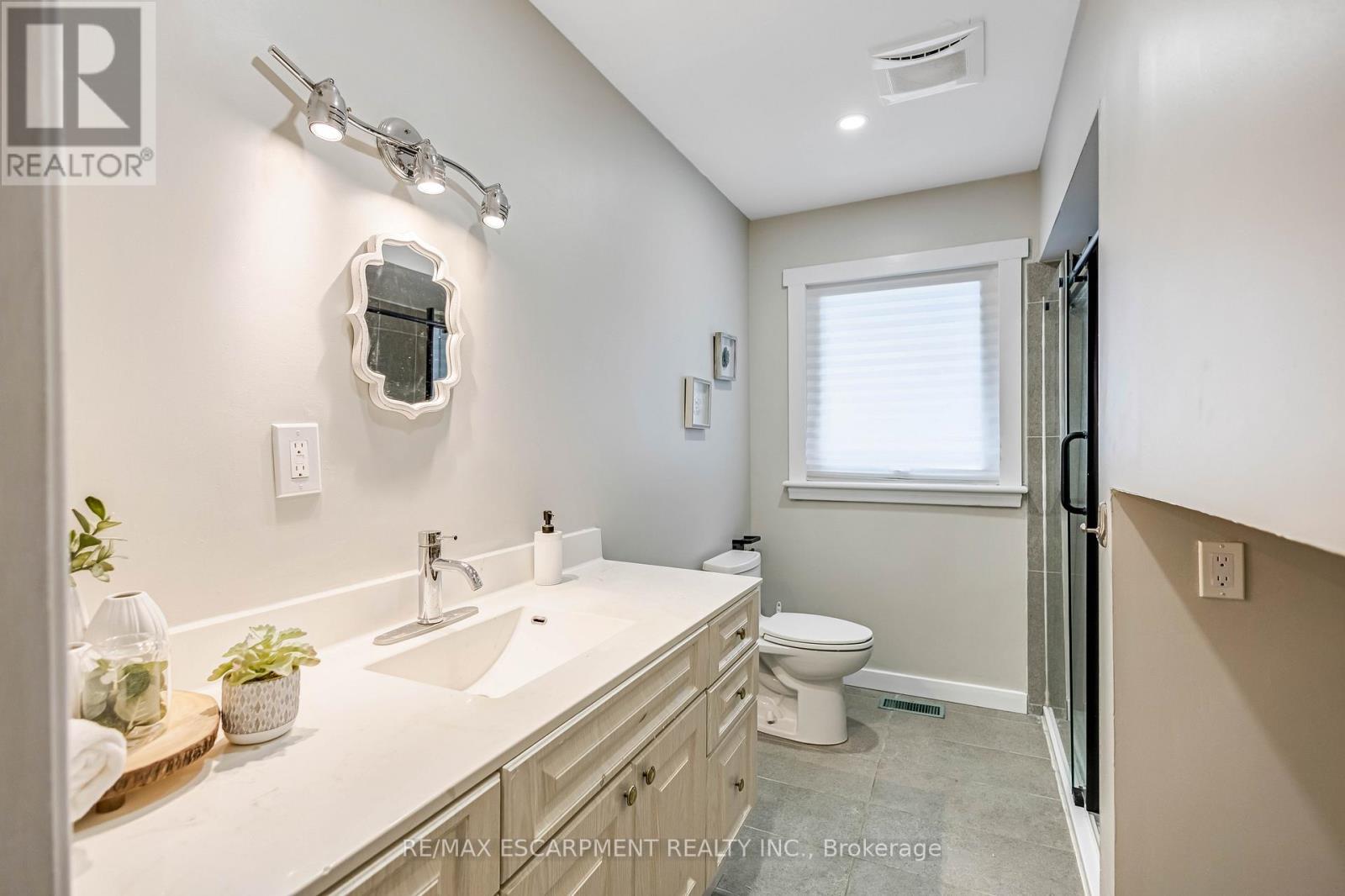 626 Iroquois Avenue, Hamilton (Ancaster), Ontario  L9G 3B4 - Photo 26 - X12796098