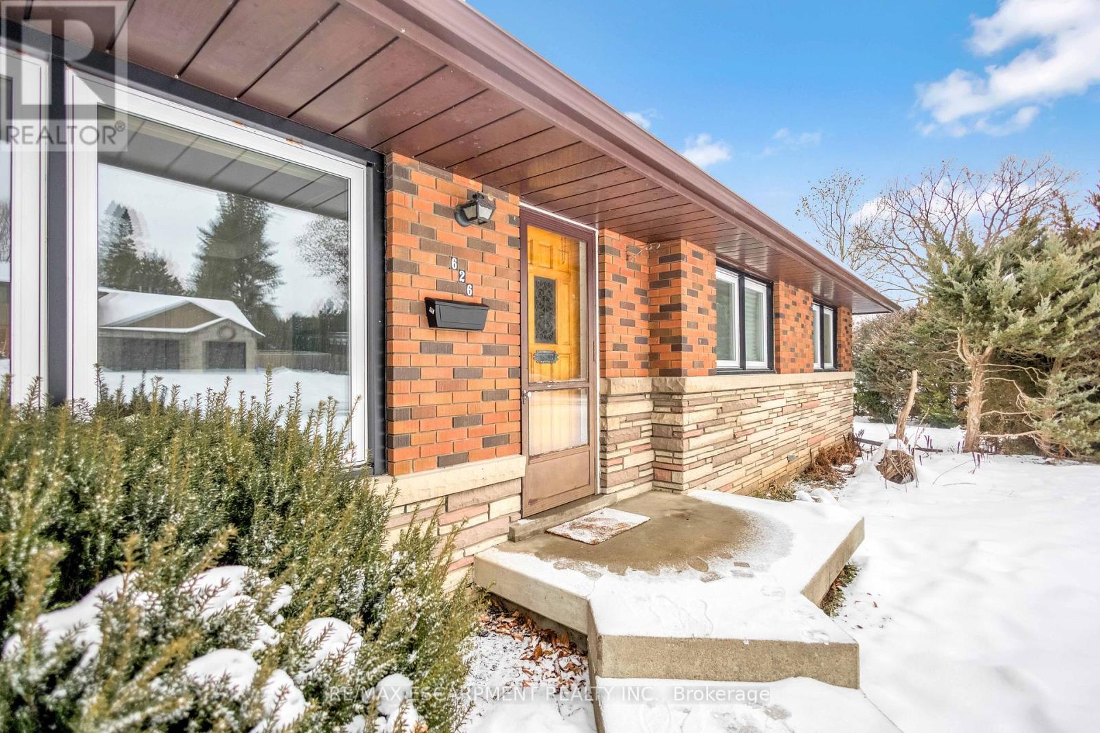 626 Iroquois Avenue, Hamilton (Ancaster), Ontario  L9G 3B4 - Photo 4 - X12796098