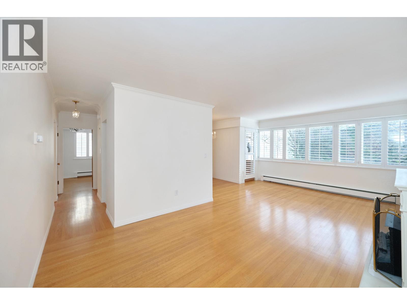 Listing Picture 4 of 26 : 302 1315 CARDERO STREET, Vancouver / 溫哥華 - 魯藝地產 Yvonne Lu Group - MLS Medallion Club Member