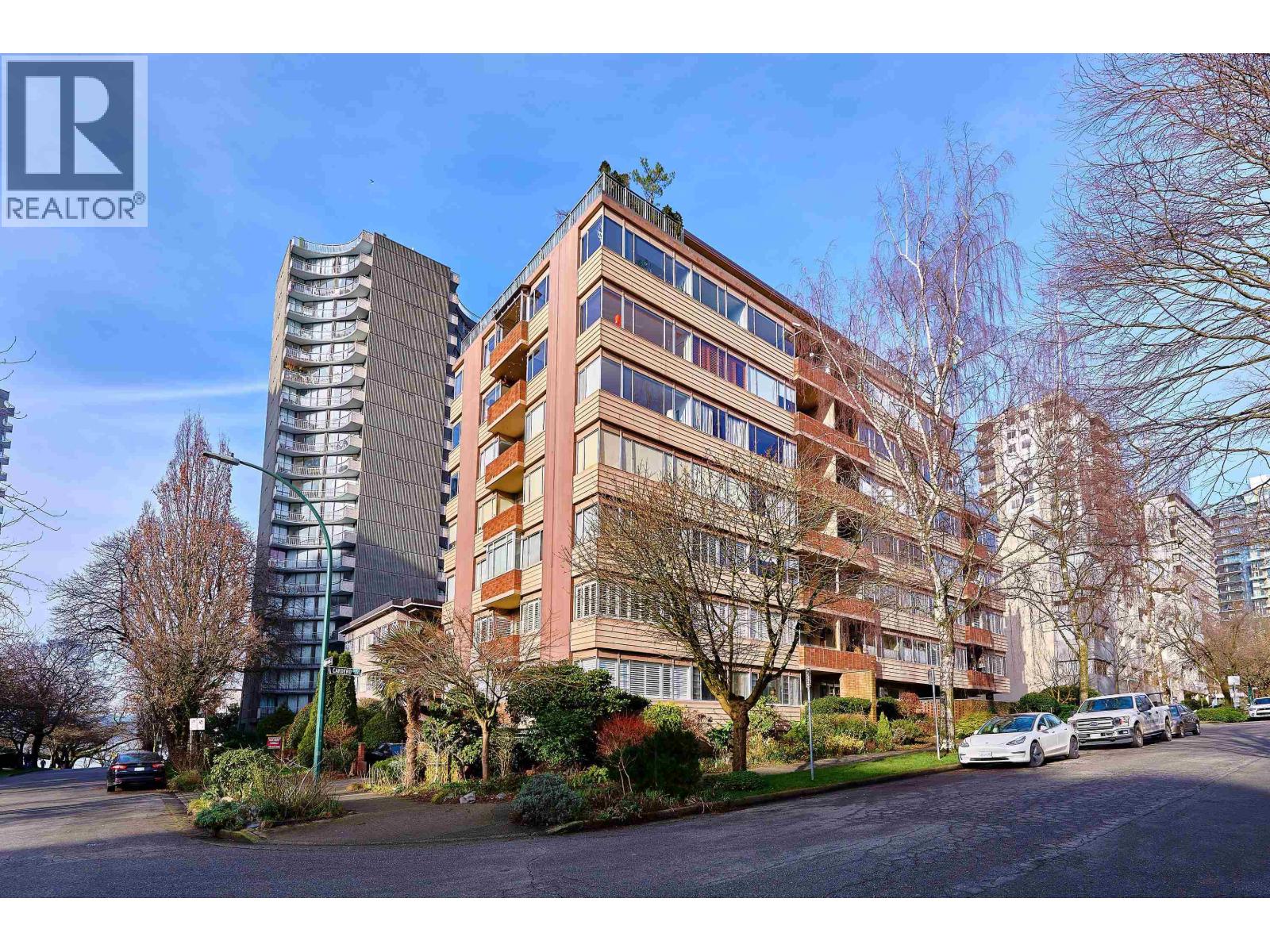 Listing Picture 3 of 26 : 302 1315 CARDERO STREET, Vancouver / 溫哥華 - 魯藝地產 Yvonne Lu Group - MLS Medallion Club Member