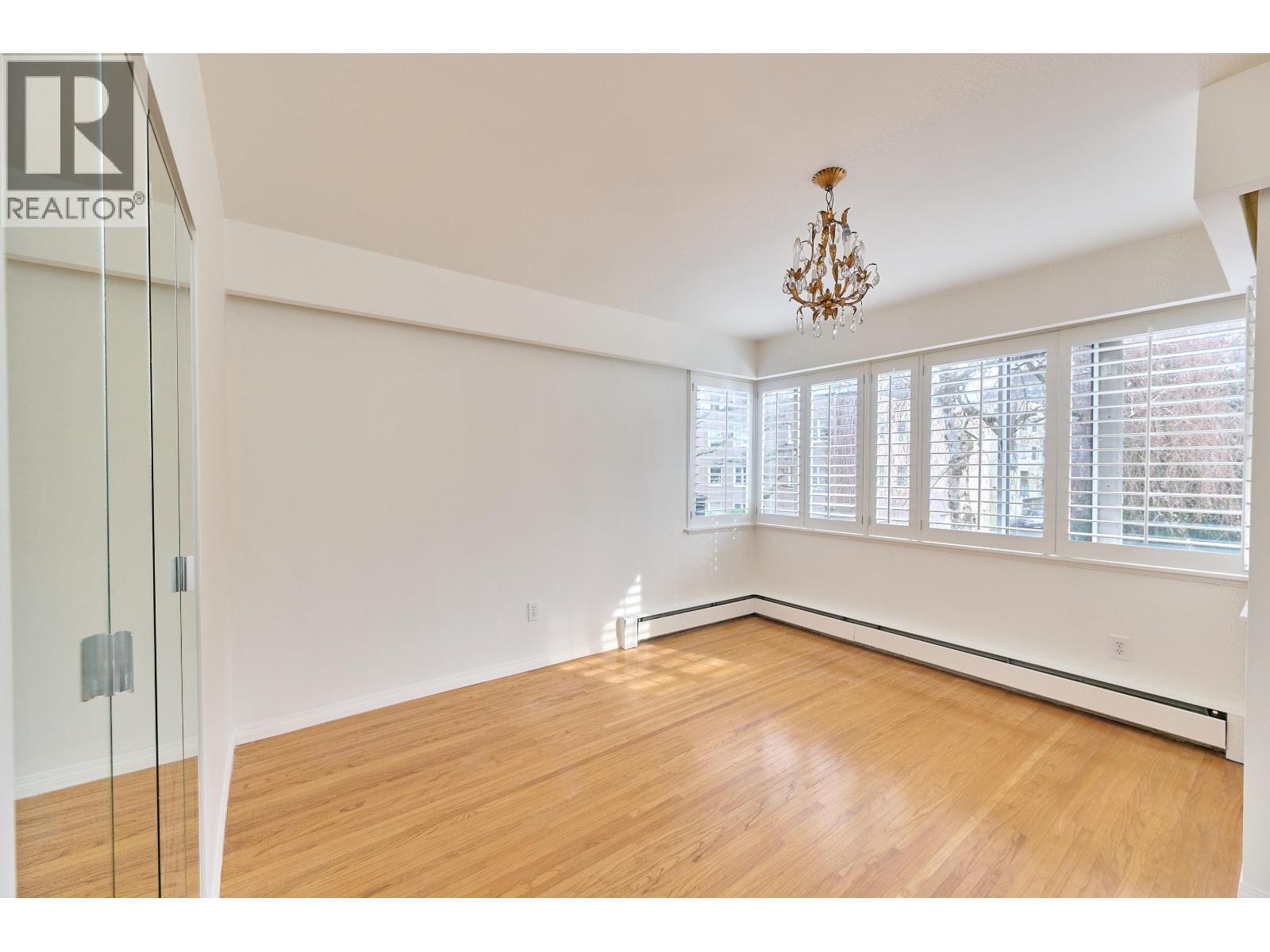 Listing Picture 13 of 26 : 302 1315 CARDERO STREET, Vancouver / 溫哥華 - 魯藝地產 Yvonne Lu Group - MLS Medallion Club Member