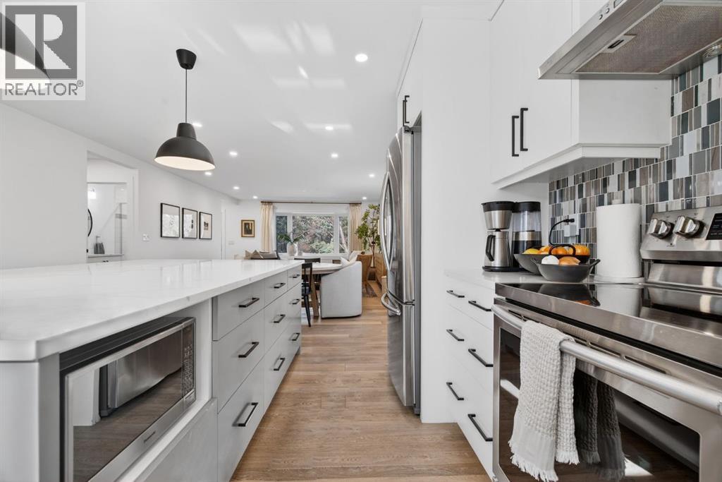 407 Brookmere Crescent Sw, Calgary, Alberta  T2W 2R2 - Photo 11 - A2286820