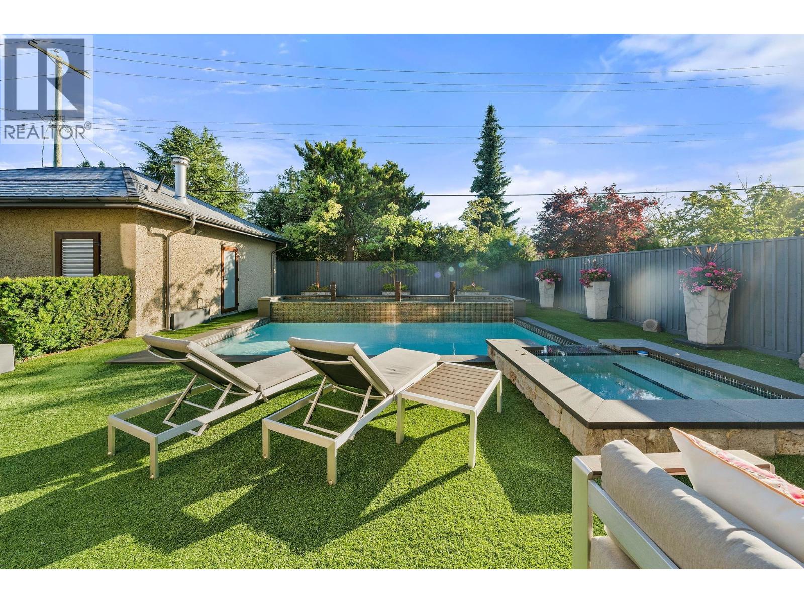 2809 Edgemont Boulevard, North Vancouver, British Columbia  V7R 2N3 - Photo 3 - R3090914