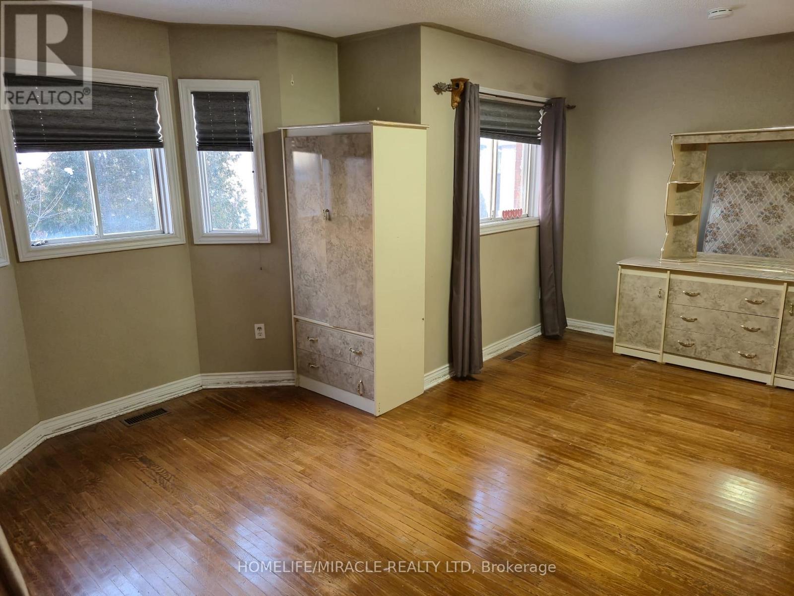 Upper - 124 Lindenshire Avenue, Vaughan, Ontario  L6A 2N5 - Photo 11 - N12796120