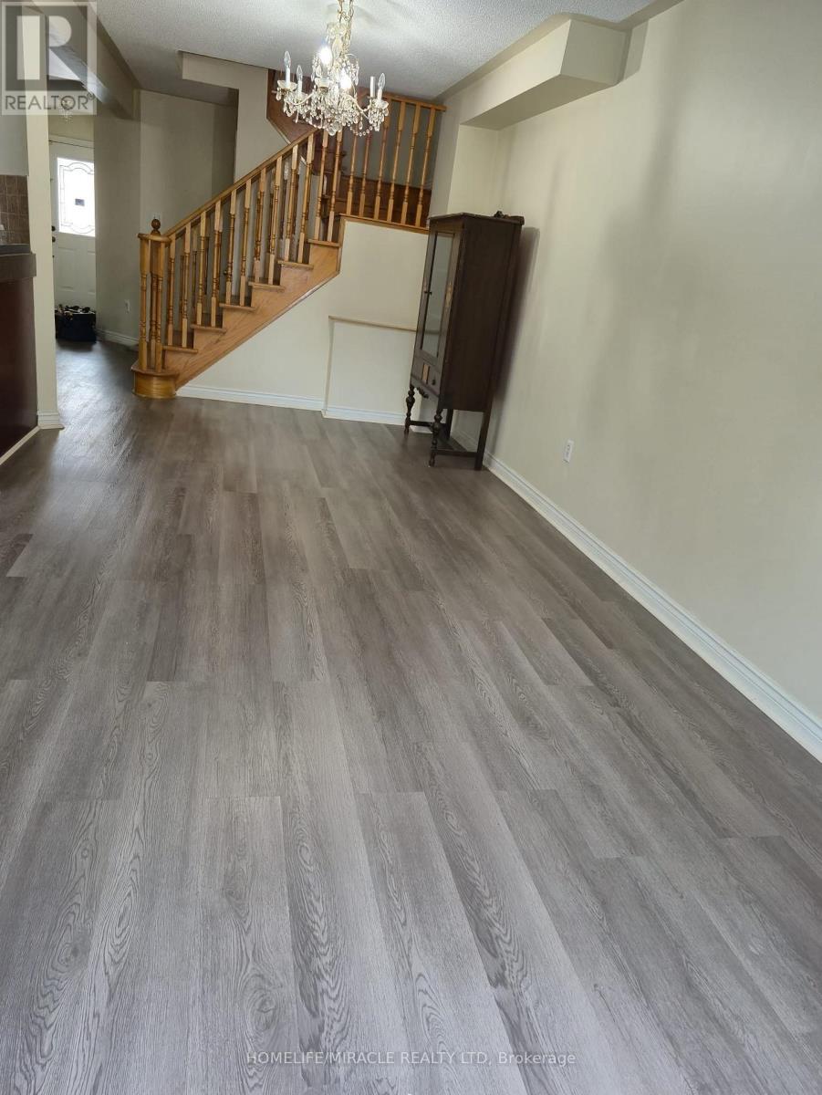 Upper - 124 Lindenshire Avenue, Vaughan, Ontario  L6A 2N5 - Photo 4 - N12796120