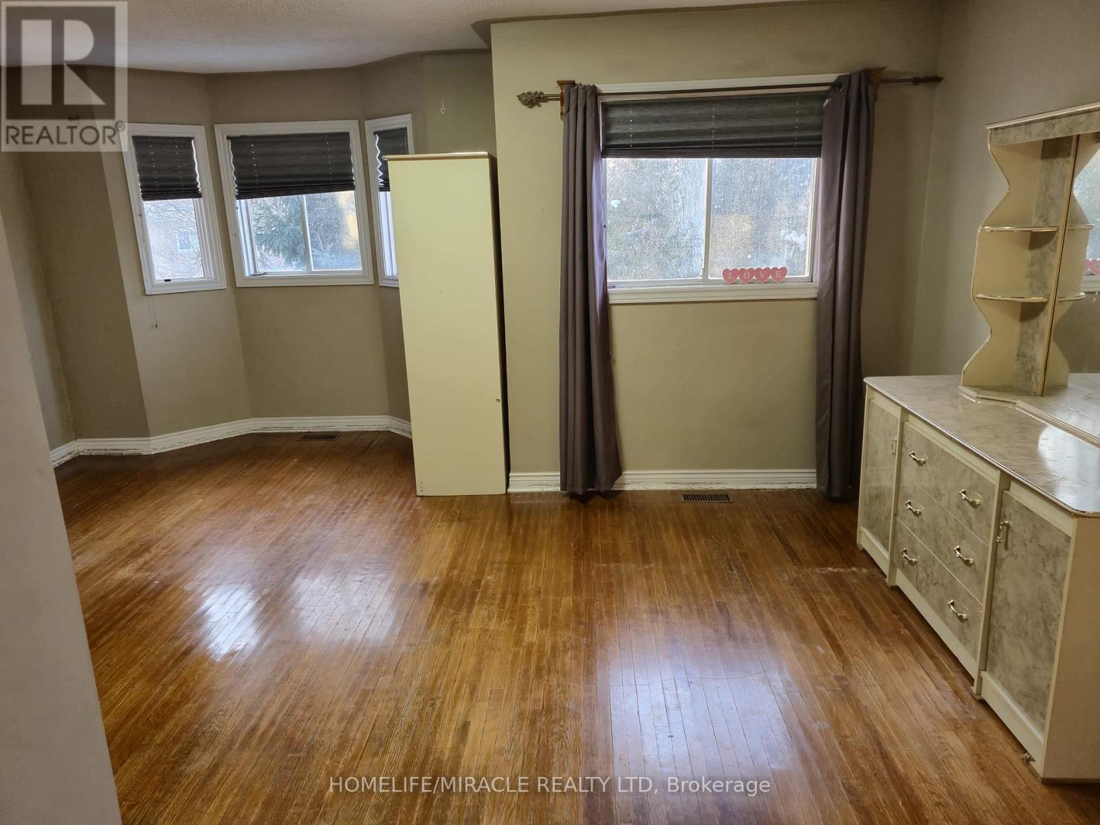 Upper - 124 Lindenshire Avenue, Vaughan, Ontario  L6A 2N5 - Photo 8 - N12796120