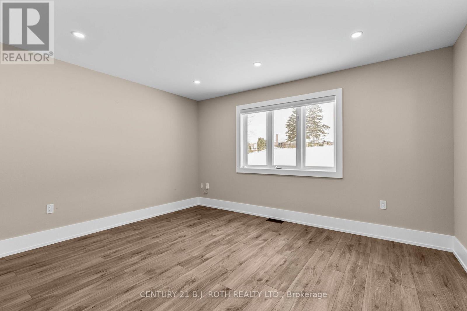 1348 Hawk Ridge Crescent, Severn, Ontario  L3V 6H4 - Photo 13 - S12796140