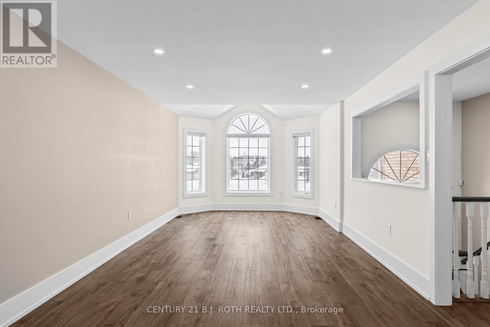 1348 Hawk Ridge Crescent, Severn, Ontario  L3V 6H4 - Photo 3 - S12796140