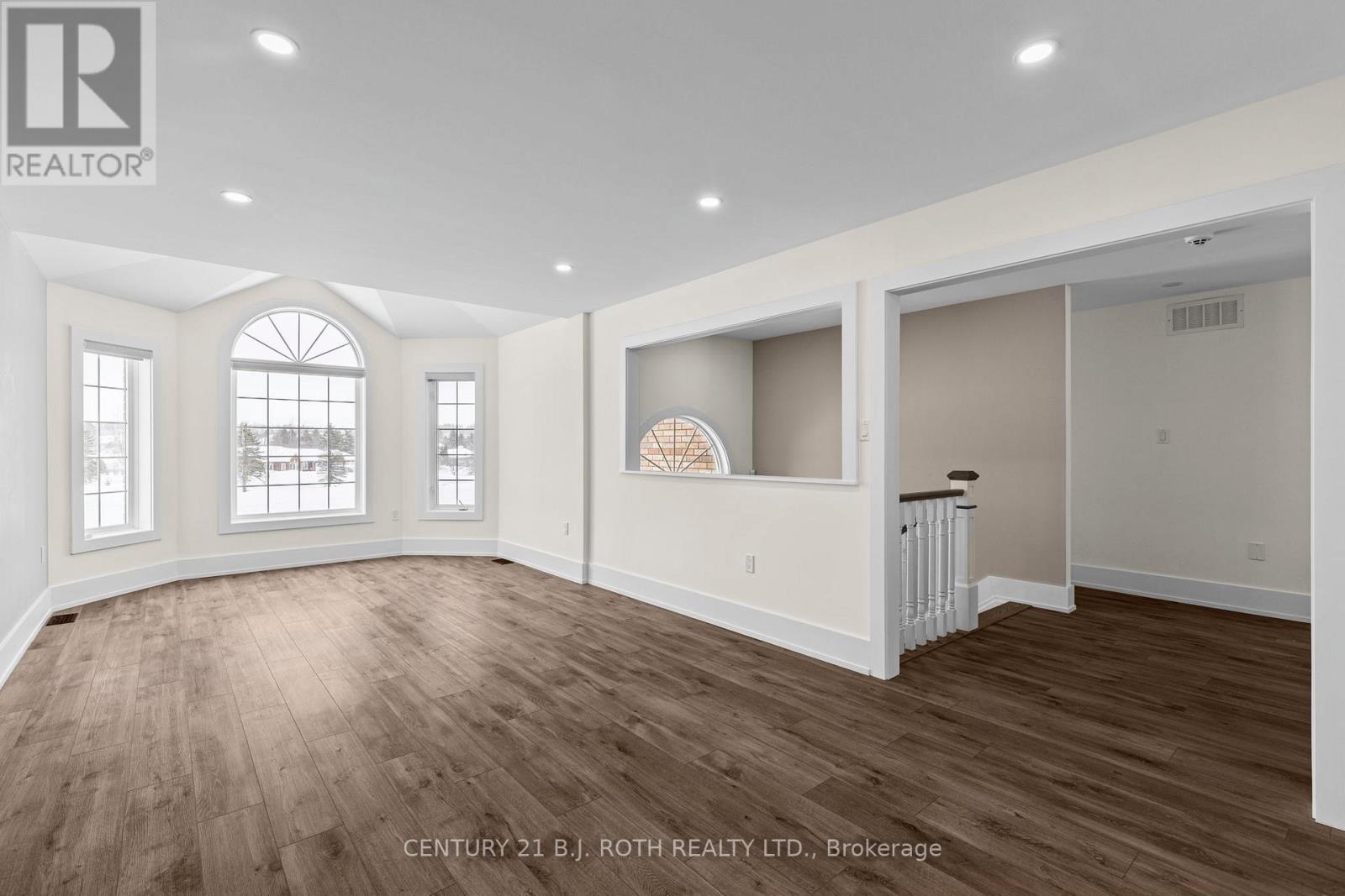 1348 Hawk Ridge Crescent, Severn, Ontario  L3V 6H4 - Photo 4 - S12796140