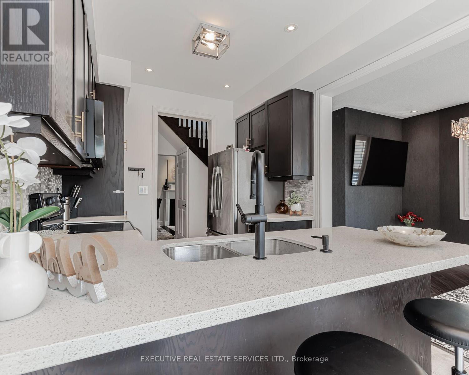 2 Nectarlane Avenue, Caledon, Ontario  L7C 3M8 - Photo 15 - W12796126