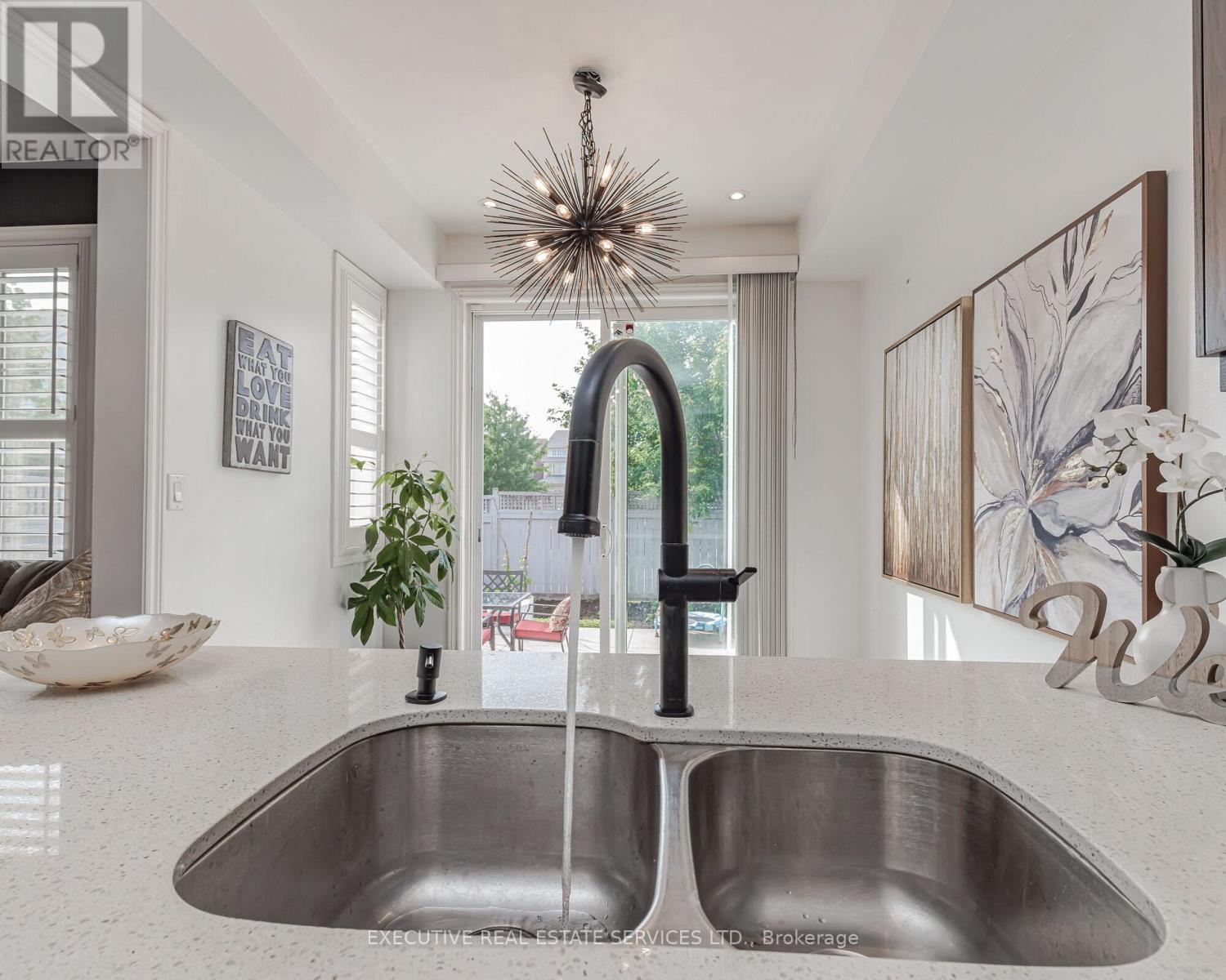 2 Nectarlane Avenue, Caledon, Ontario  L7C 3M8 - Photo 18 - W12796126