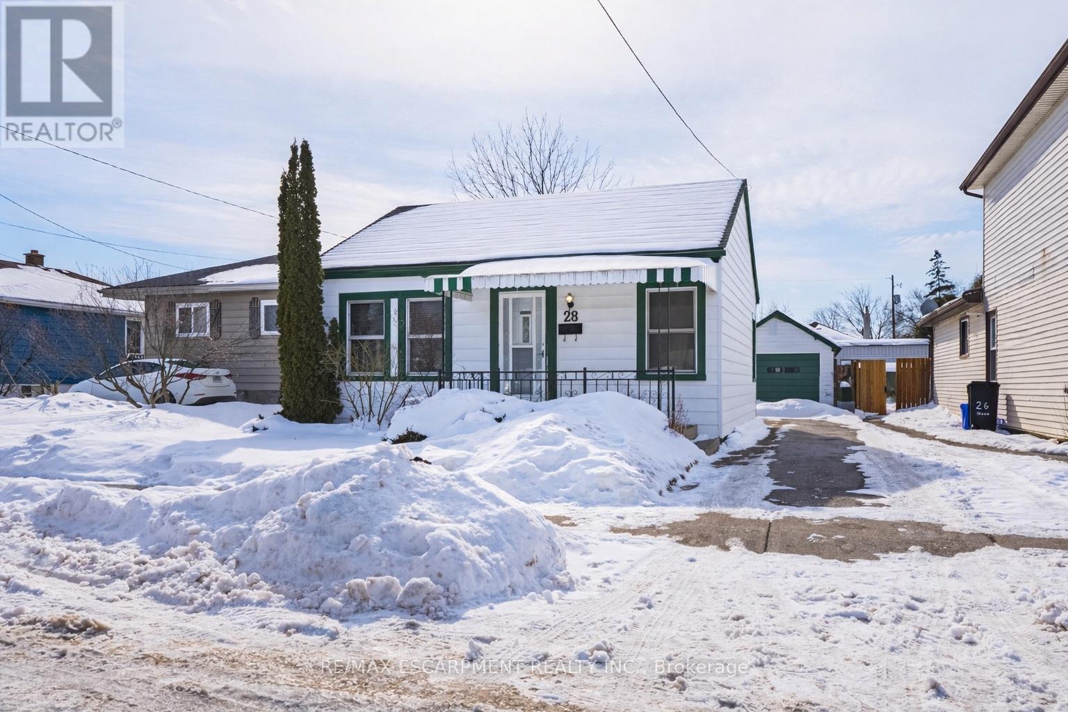 28 MUNN STREET, Hamilton, Ontario