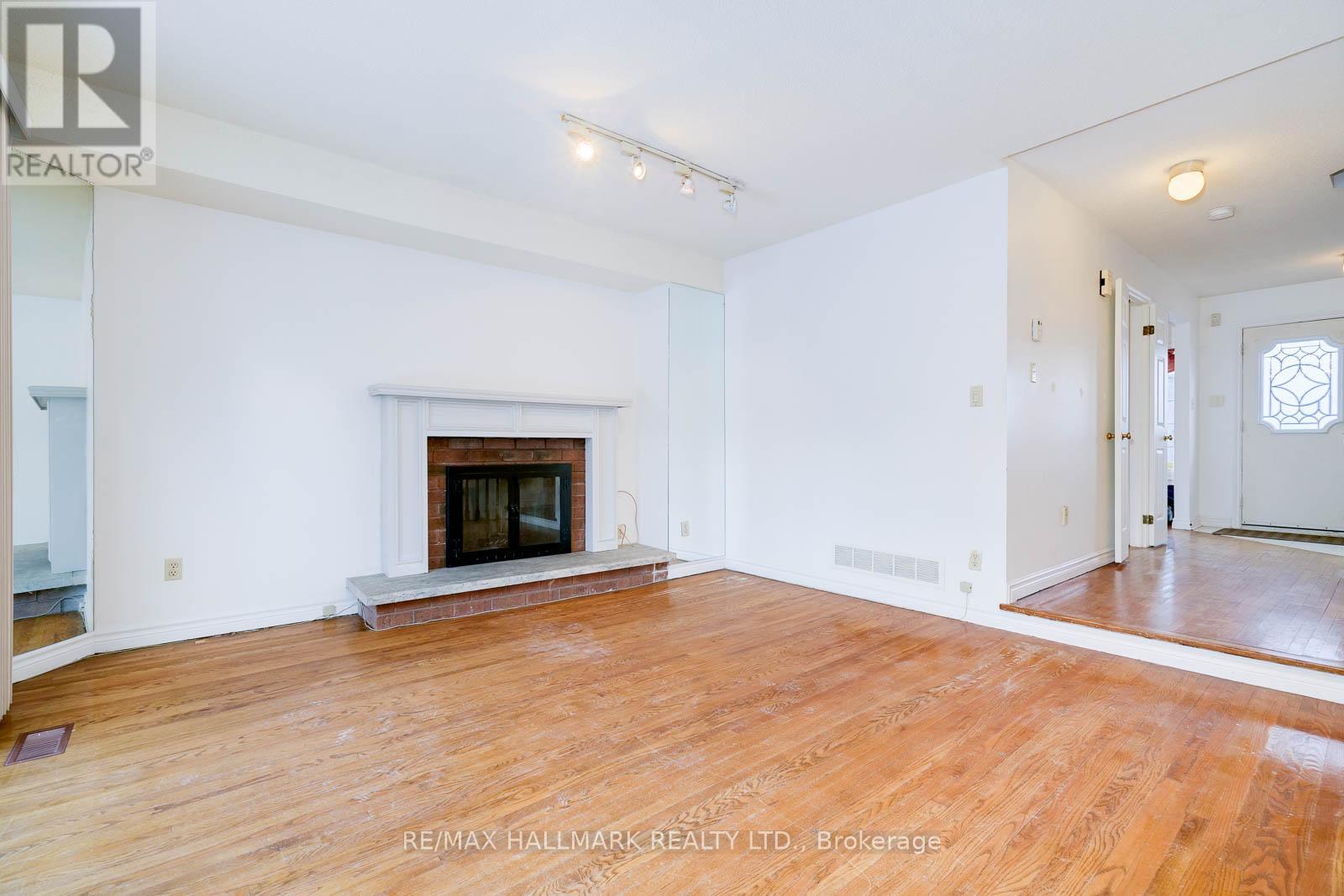 26 Hazel Avenue, Toronto, Ontario  M4E 1C5 - Photo 10 - E12796158