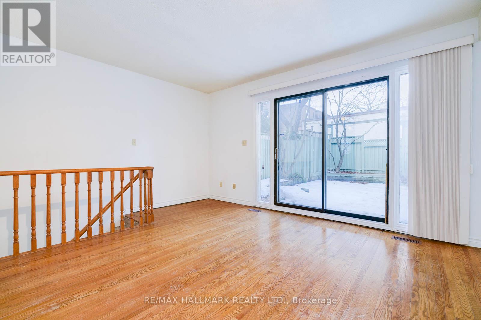 26 Hazel Avenue, Toronto, Ontario  M4E 1C5 - Photo 13 - E12796158