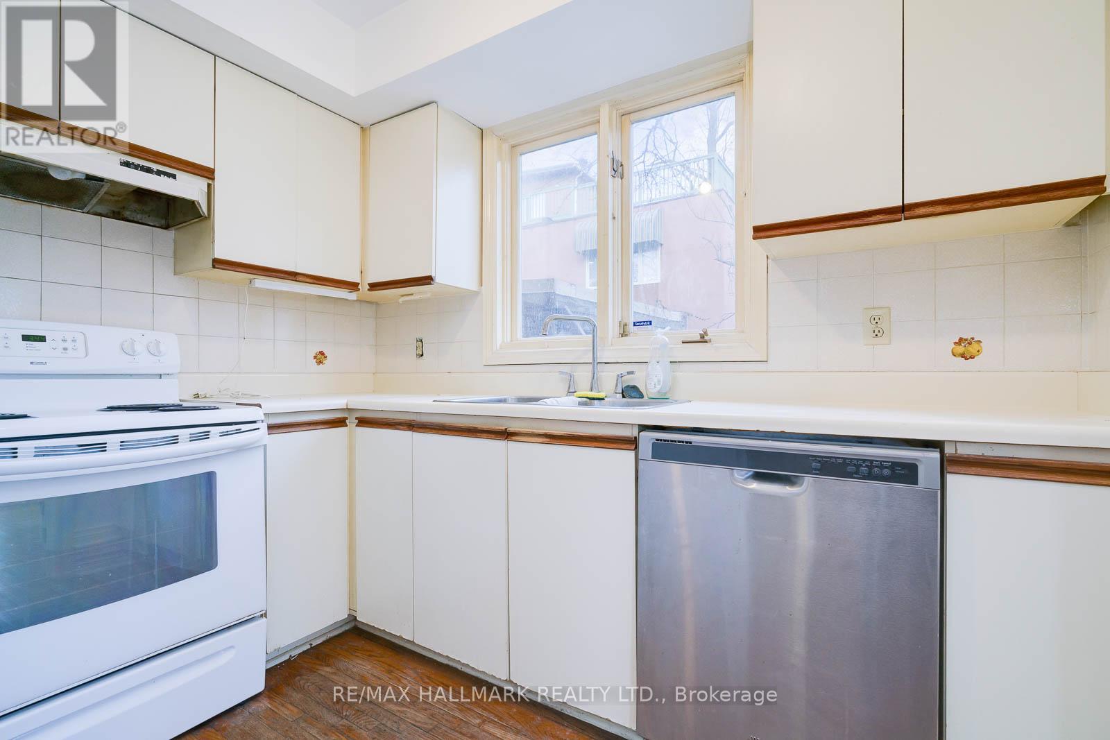 26 Hazel Avenue, Toronto, Ontario  M4E 1C5 - Photo 9 - E12796158