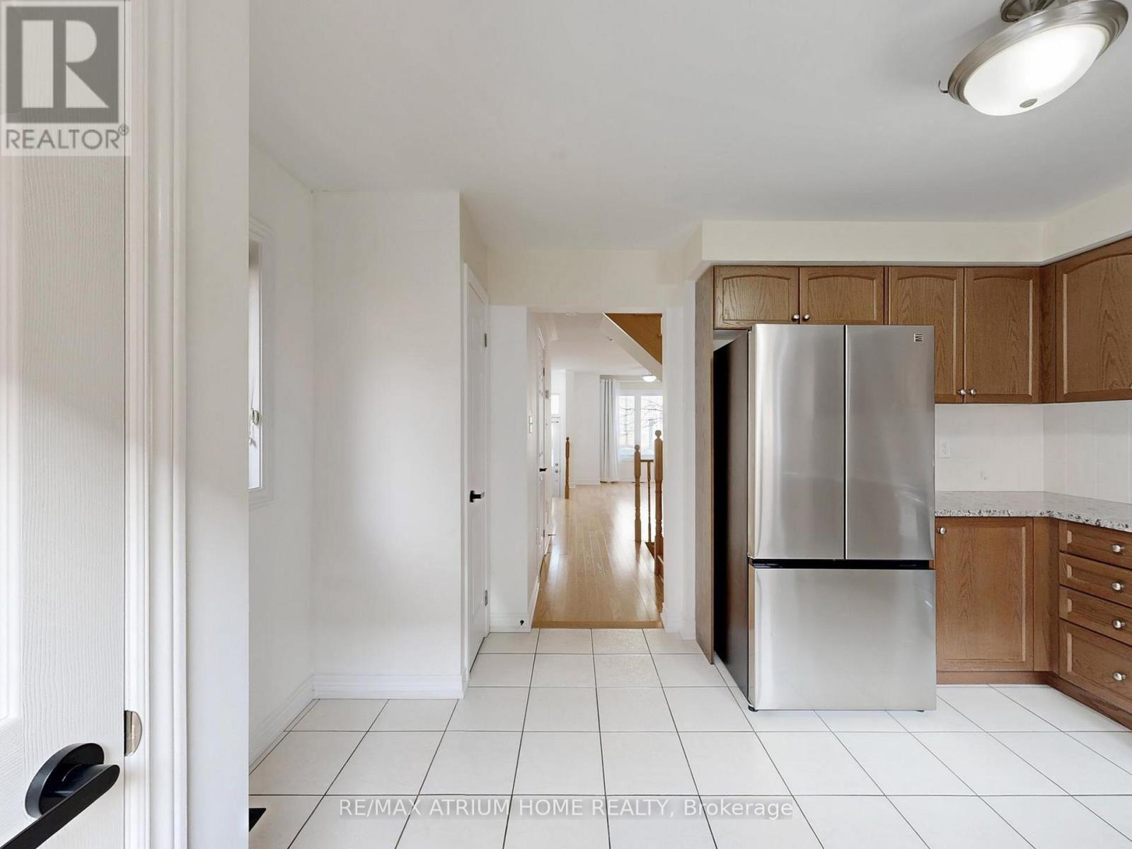 17 Kawneer Terrace, Toronto, Ontario  M1P 2X1 - Photo 13 - E12796190