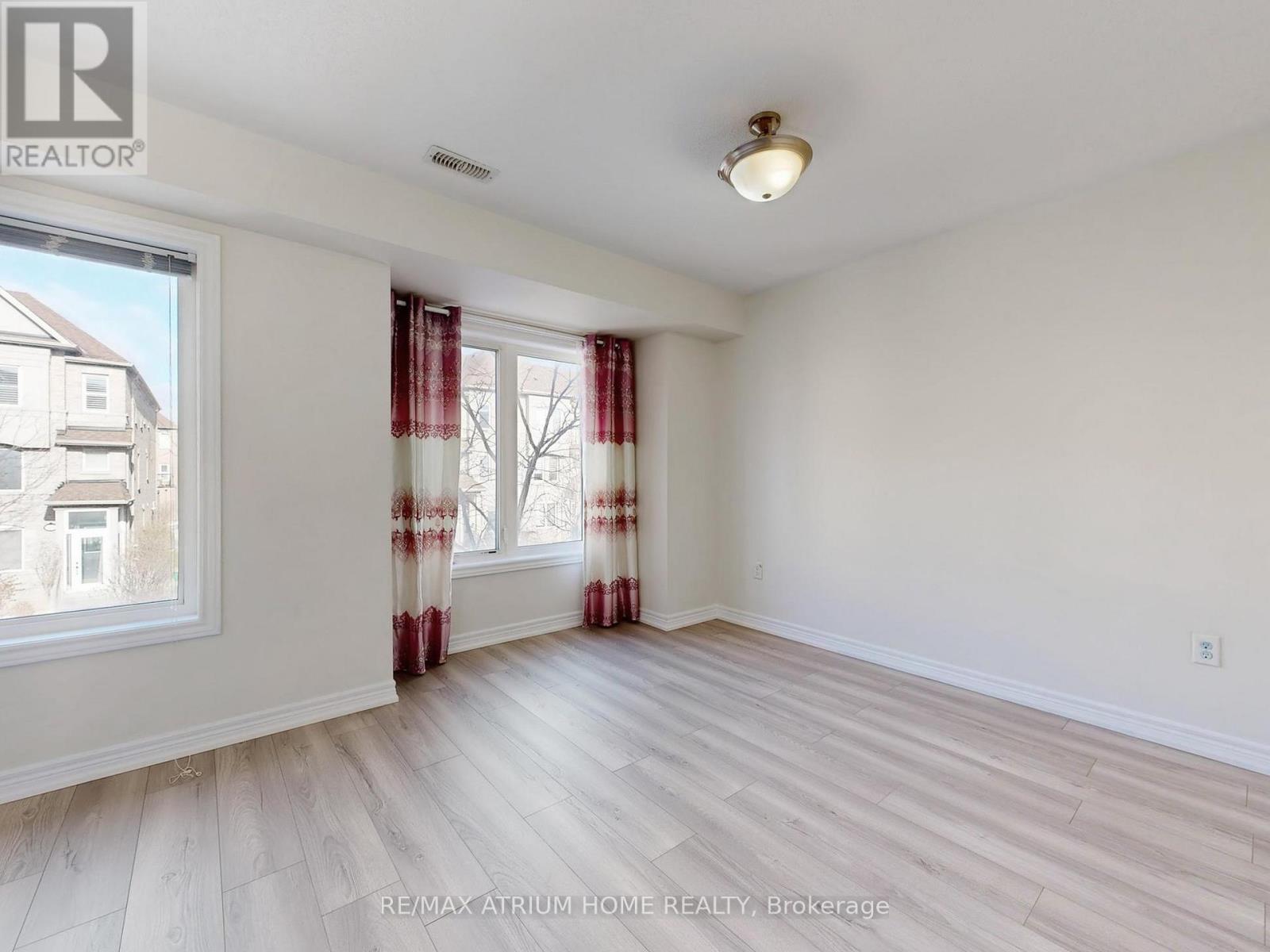 17 Kawneer Terrace, Toronto, Ontario  M1P 2X1 - Photo 16 - E12796190